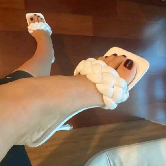 Heels - Picture 6 of 6